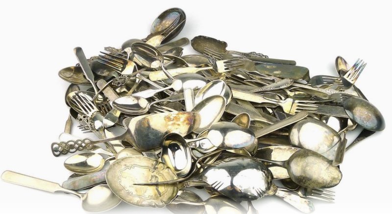 Silverbestick har sålts för över 65 000 kronor nyligen. Foto: Tradera